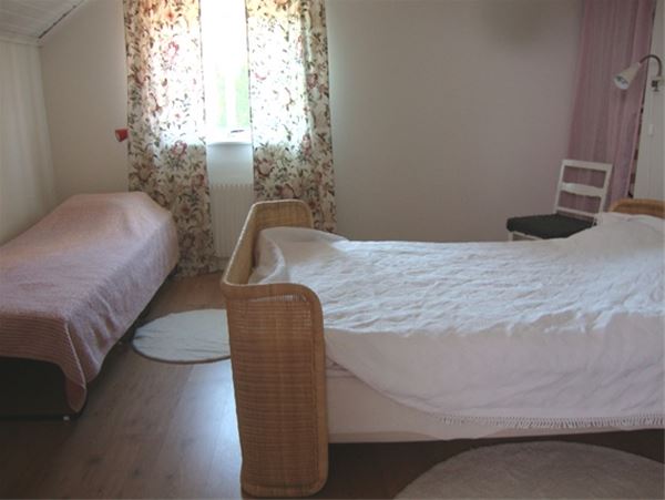 Trippelroom with one double bed and one single bed. 