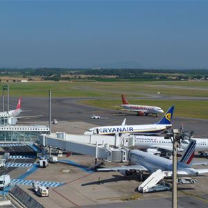 French guided tour: Behind the scenes Airport