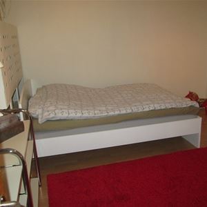 A single bed.