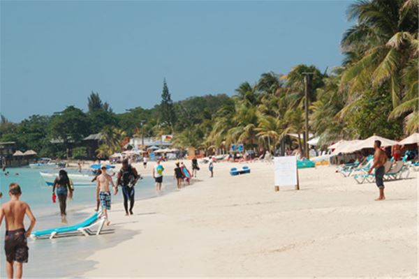 Bananarama Dive And Beach Resort 