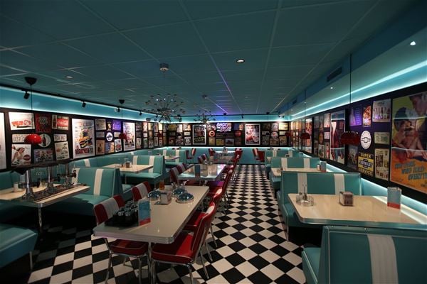 50's diner theme in the restaurant. 