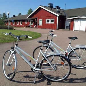 Two bicycles in front of the hostel. 