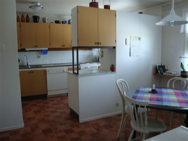 Kitchen and kitchentable. 