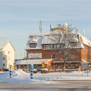 Exterior of Hotel Fridhemsgatan during winter.