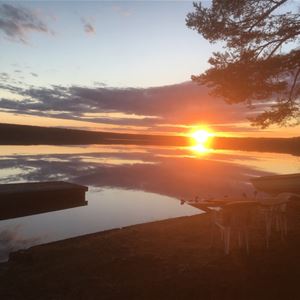 Solnedgång längs sjön Siljan.