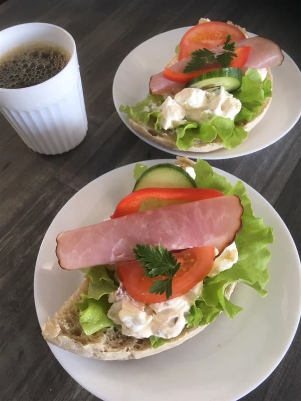 Sandwiches with ham and potatoe salad.
