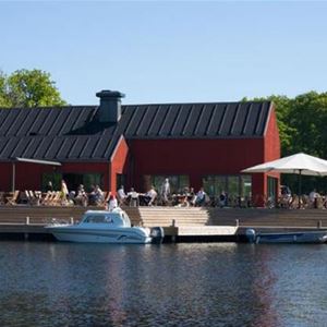 The restaurant next to the guest harbour