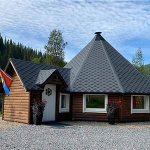 Mads Utstrand,  © Storli camping,  Storli Camping and Aernie – accommodation and a Sámi experience