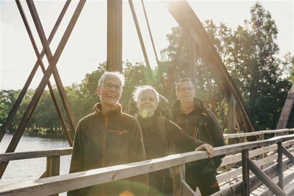 Gysinge Herrgård, Tre personer på en bro 