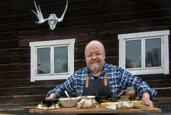 Kalle Moraeus holding a tray with various cheeses.  