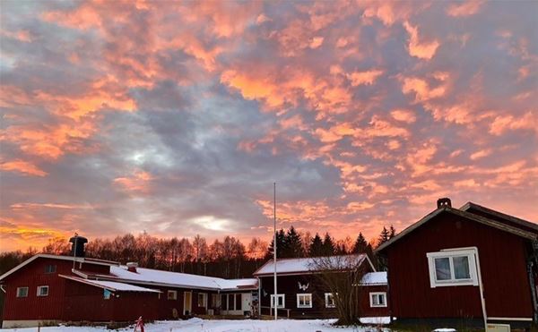Hornberga Gård with pink clouds on the sky.  