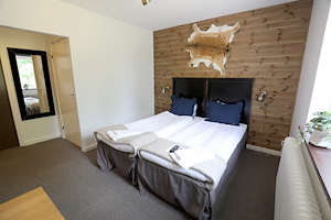 Summer at Kosta Lodge - Hotelroom