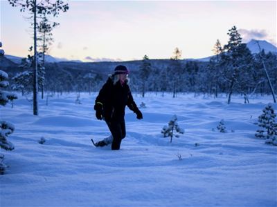 A guest tries on snow shoes