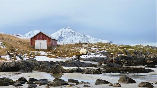A house near the beach on Kvaløya