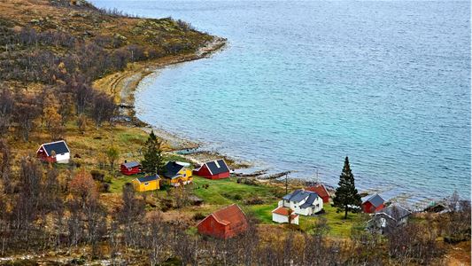 View of houses and the sea in Kvaløya