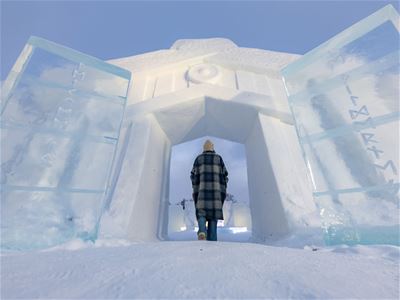 Inngangen til Tromsø Ice Domes, også i snø og is