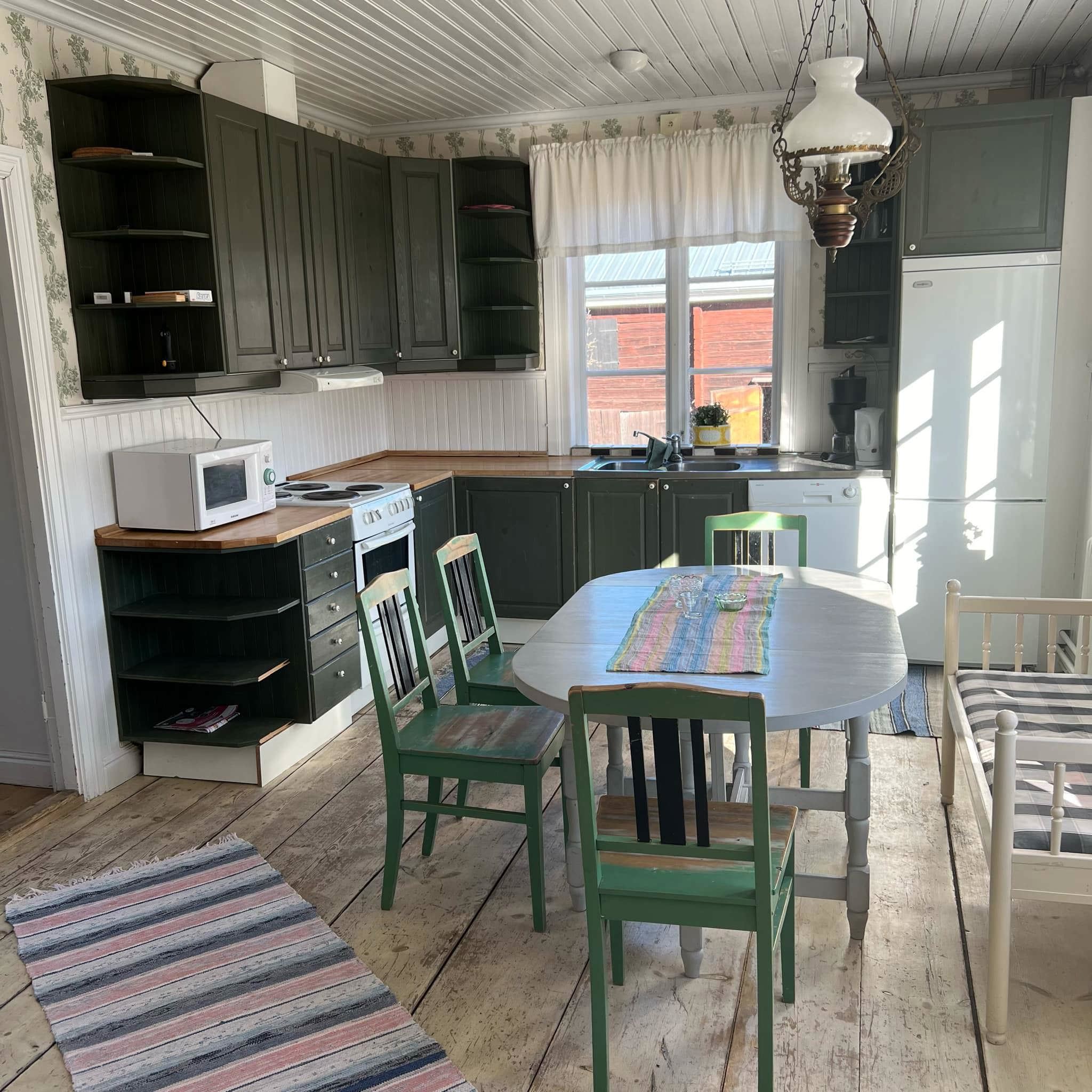 Lantligt boende i Hög. Fristående hus.