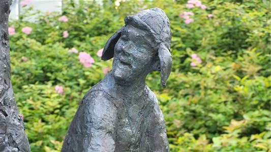 Oluf statue