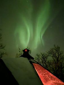 Nordlys over hytta