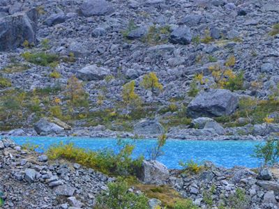 A clearer photo of the blue colour of the lake