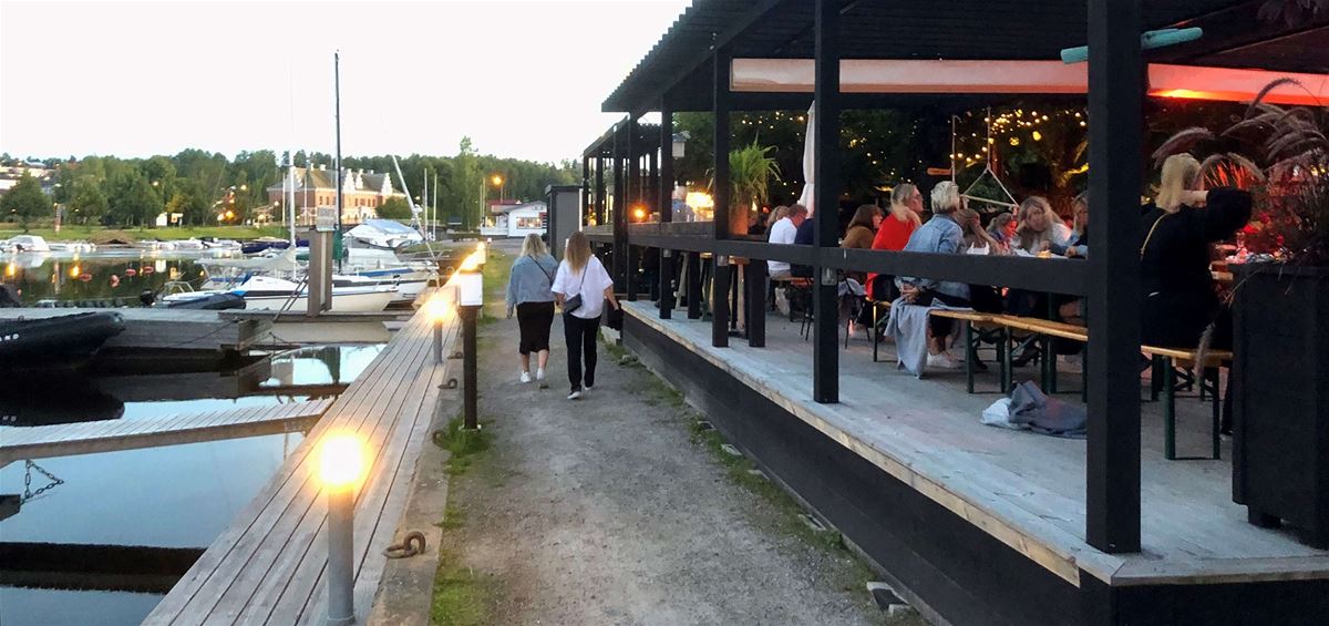 Promenad längs stadsslingan i centrala Söderhamn