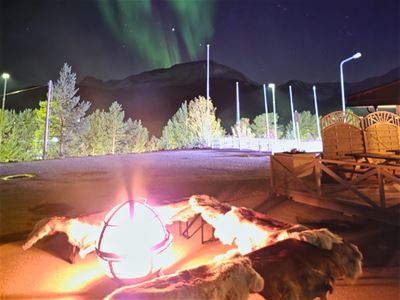 Bål og sitteplasser