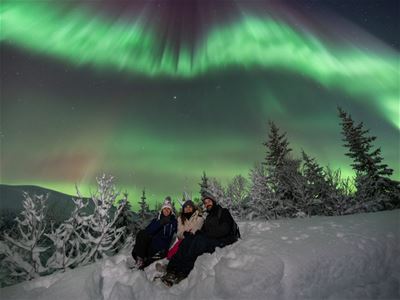 Guests under the Northern lights