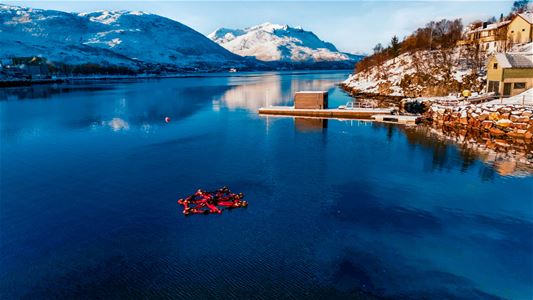 Flere gjester som flyter i 