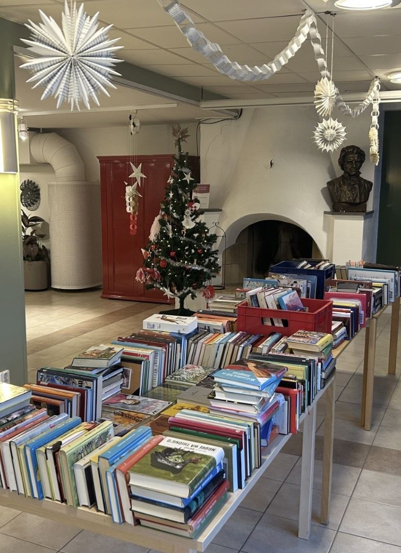 Försäljning av gallrade böcker på biblioteket!