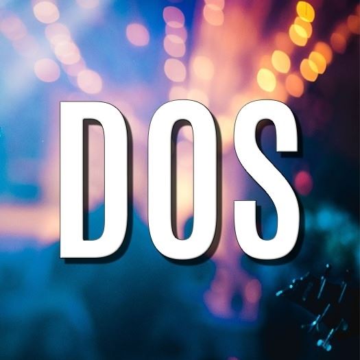 DOS med vita bokstäver, spotlights.