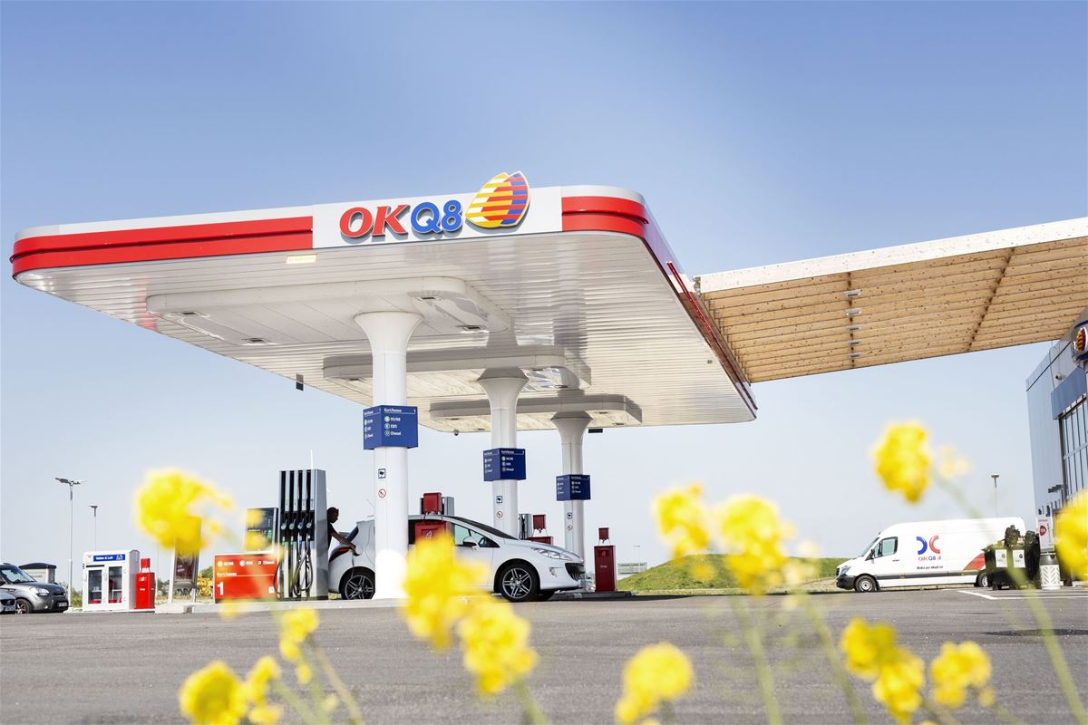 Färgbild - exteriör av en tankstation okq8.