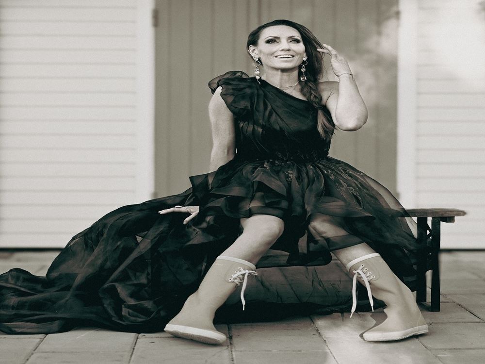 En närbild av en persons axel.