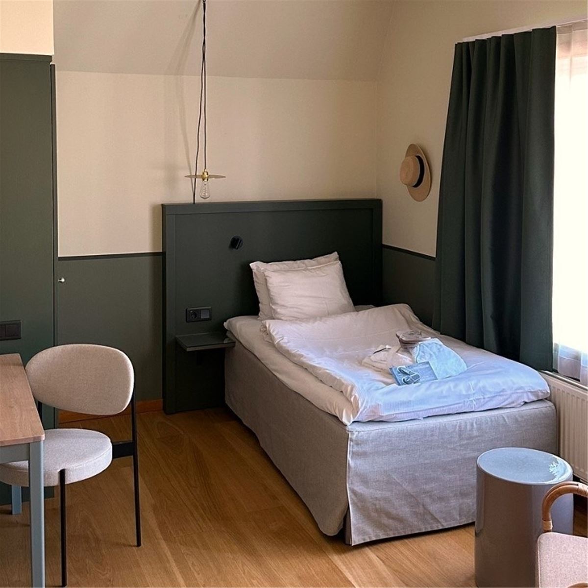 Single Room with Sea View – Strandhotellet image 1