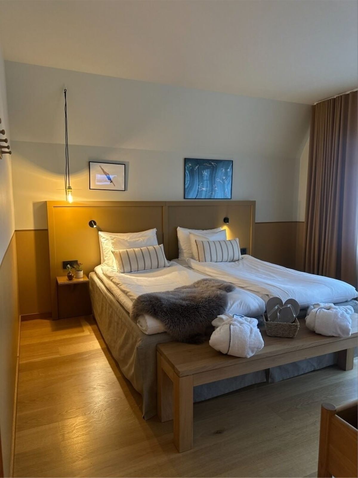 Double Room – Strandhotellet image 1