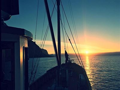 Hermes ll i kveldslyset