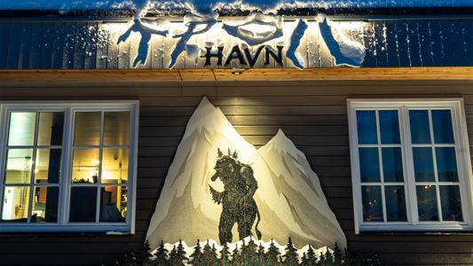 Logo of Troll Havn outside a building