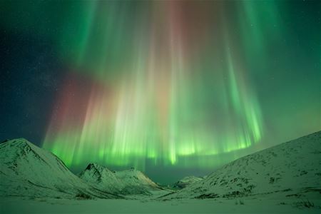 The Aurora dances into lines and crosses itself in a stunning display