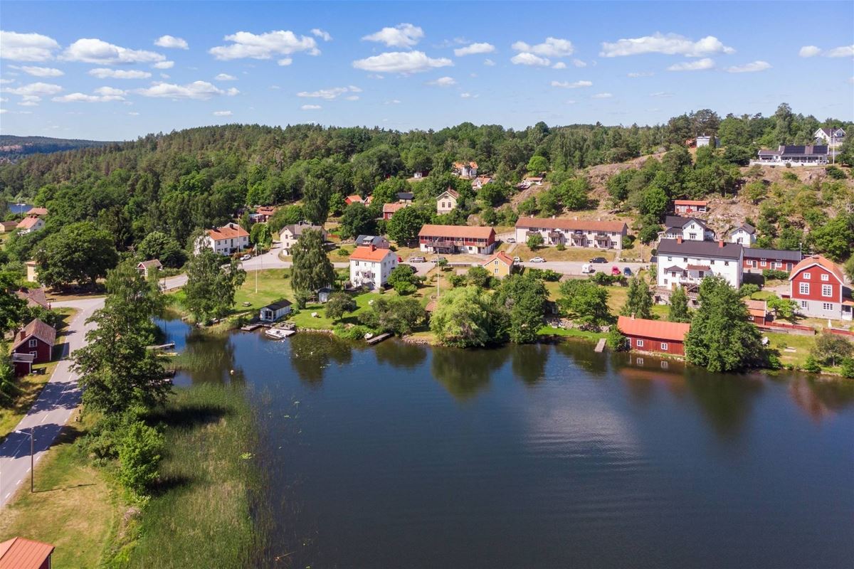 Historisk guidning i Björkfors avslutas med fika & räkmacka på Valö! image 1