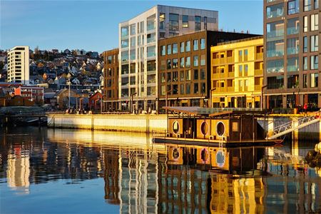 Bilde av saunaen med Vervet i bakgrunnen