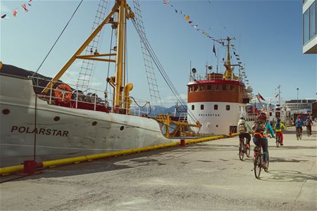 Sykler på en brygge i Tromsø