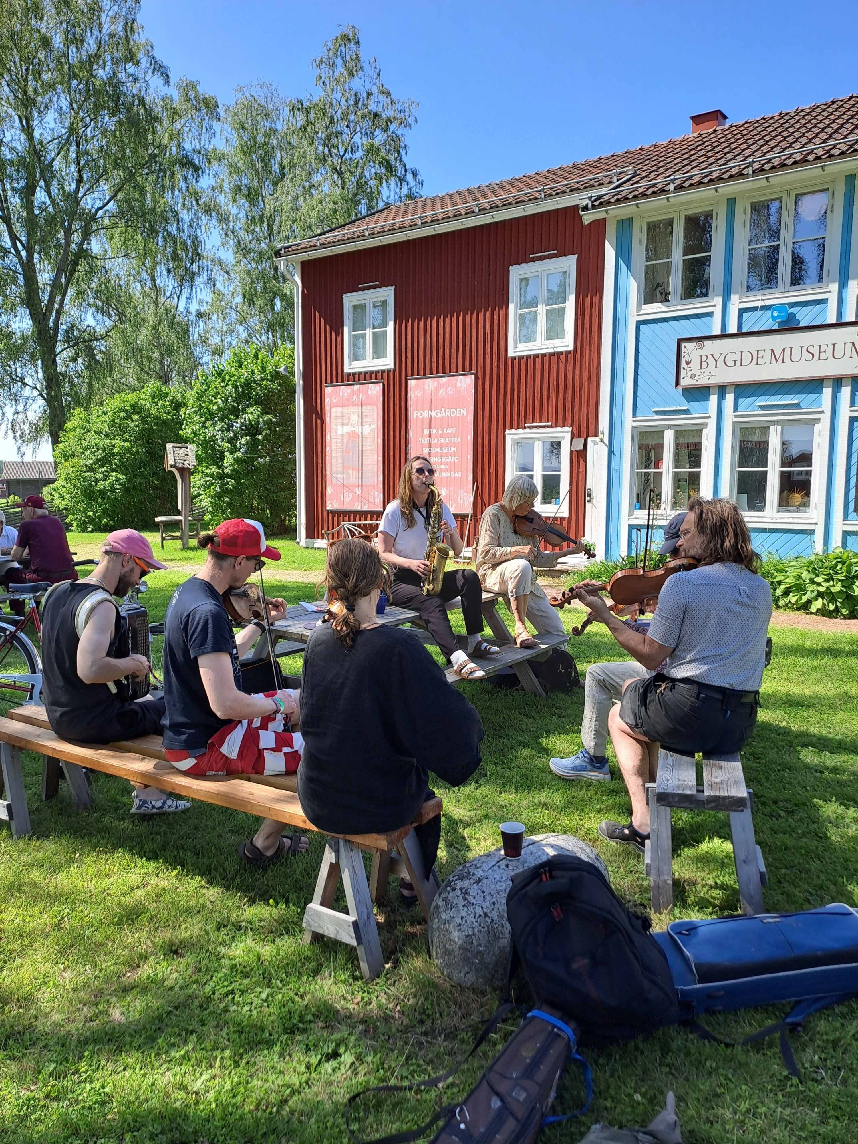 Folkmusikjam på Delsbo Forngård!