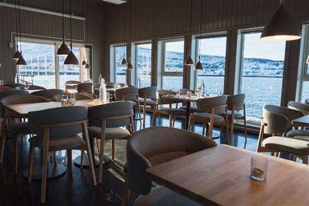 Interiør med havutsikt