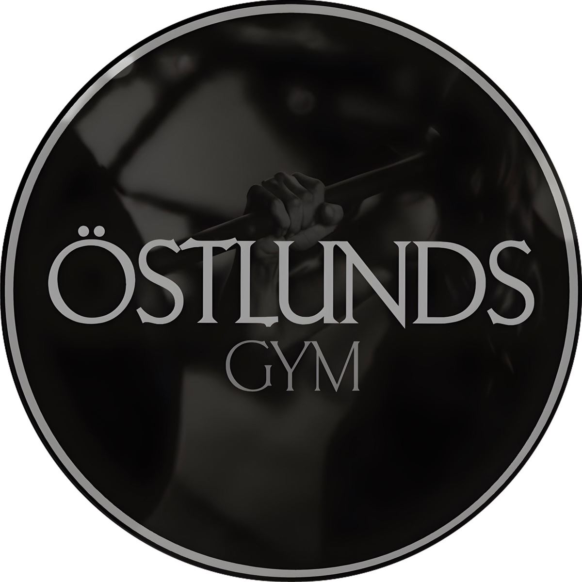 Svartvit bild - Logotype för Östlunds gym i Bergsjö