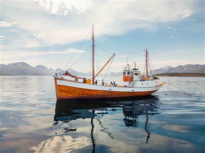 Hermes II boat at sea