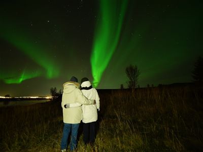 Two people watching the northern lights