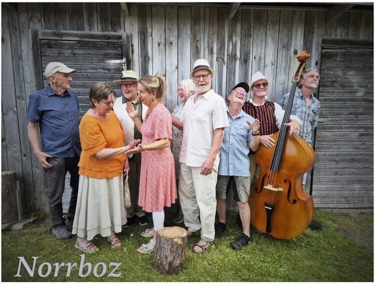 Kvällsstämma på Norrbo hembygdsgård med Norrboz orkester