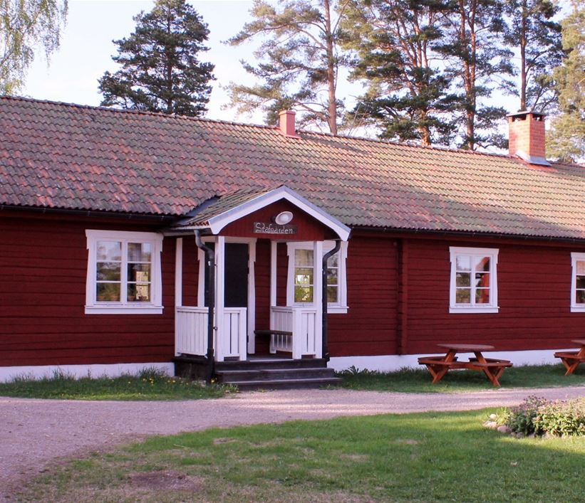 Stavgården är en kopia av en parstuga från byn Stav.
Lokalen är en trevlig festlokal som hyrs ut till medlemmar.