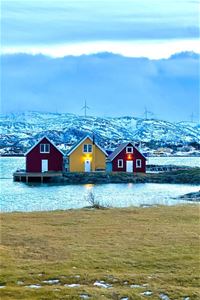 Traditional sea houses on the way to Sommarøy