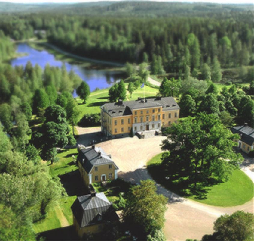 Flygbild från Garpenbergs slott.