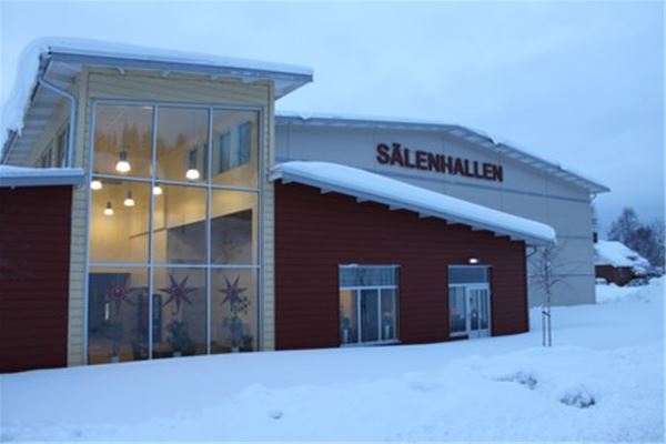Sälenhallen from the outside on a winter day. 